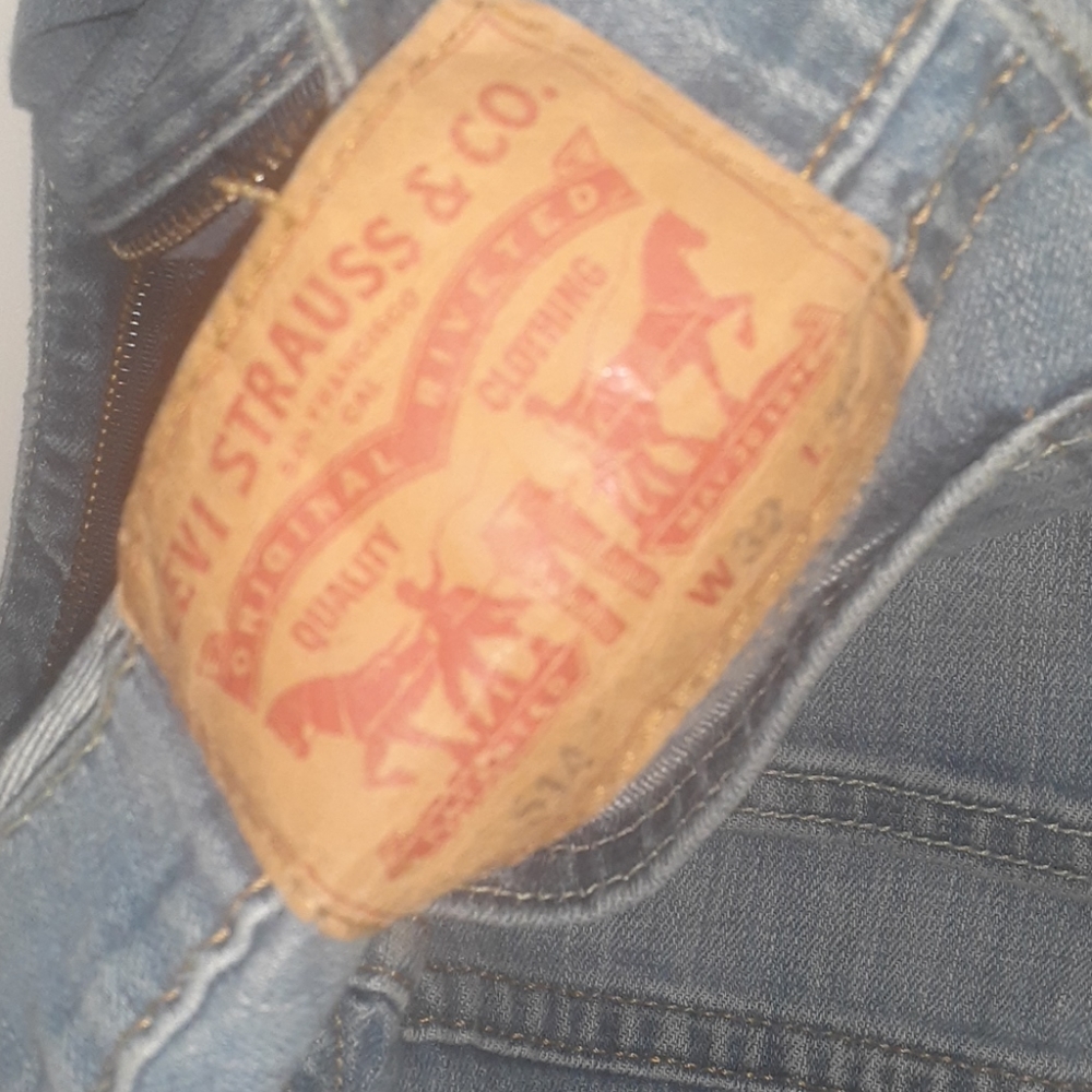 32x32 levis